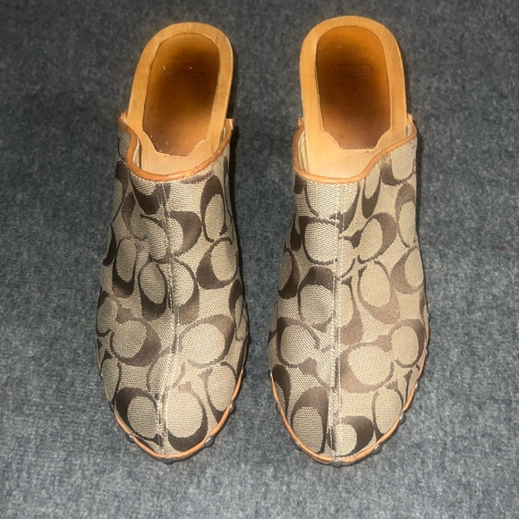 Clogs. - Picture 4 of 8